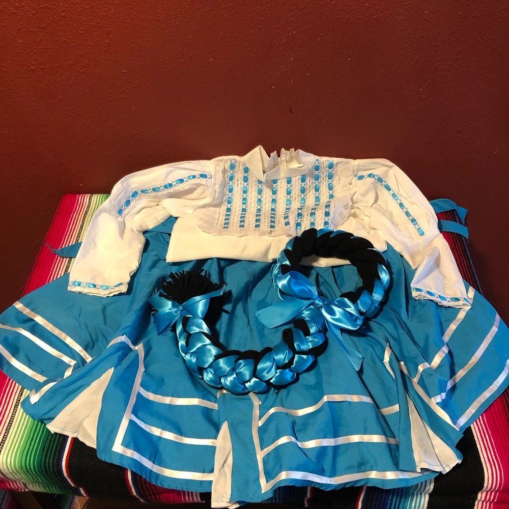 Girls folklorico Nuevo León outfit (polka/norteño)